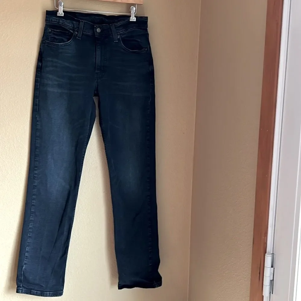 Levi’s 514‎ dark blue wash jeans 32 x 34